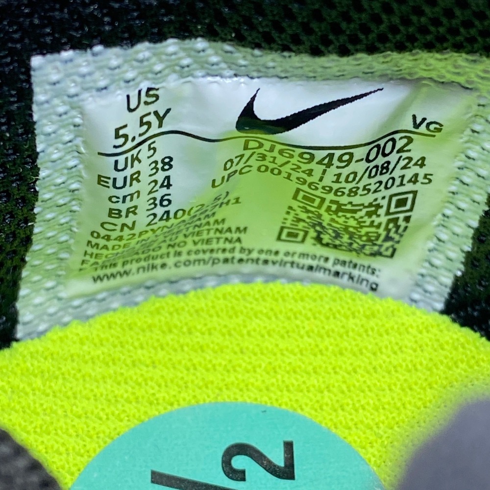 Nike Future Field Turf Shoes Kids 5.5Y Black White DJ6949-002 - Picture 2 of 9